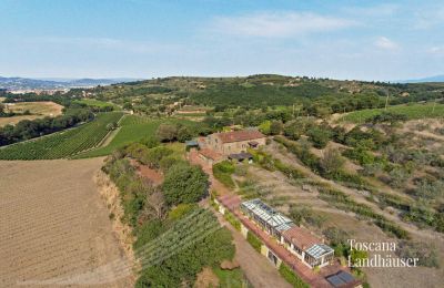 Landhus købe Arezzo, Toscana, RIF 2993 Blick auf Anwesen und Umgebung