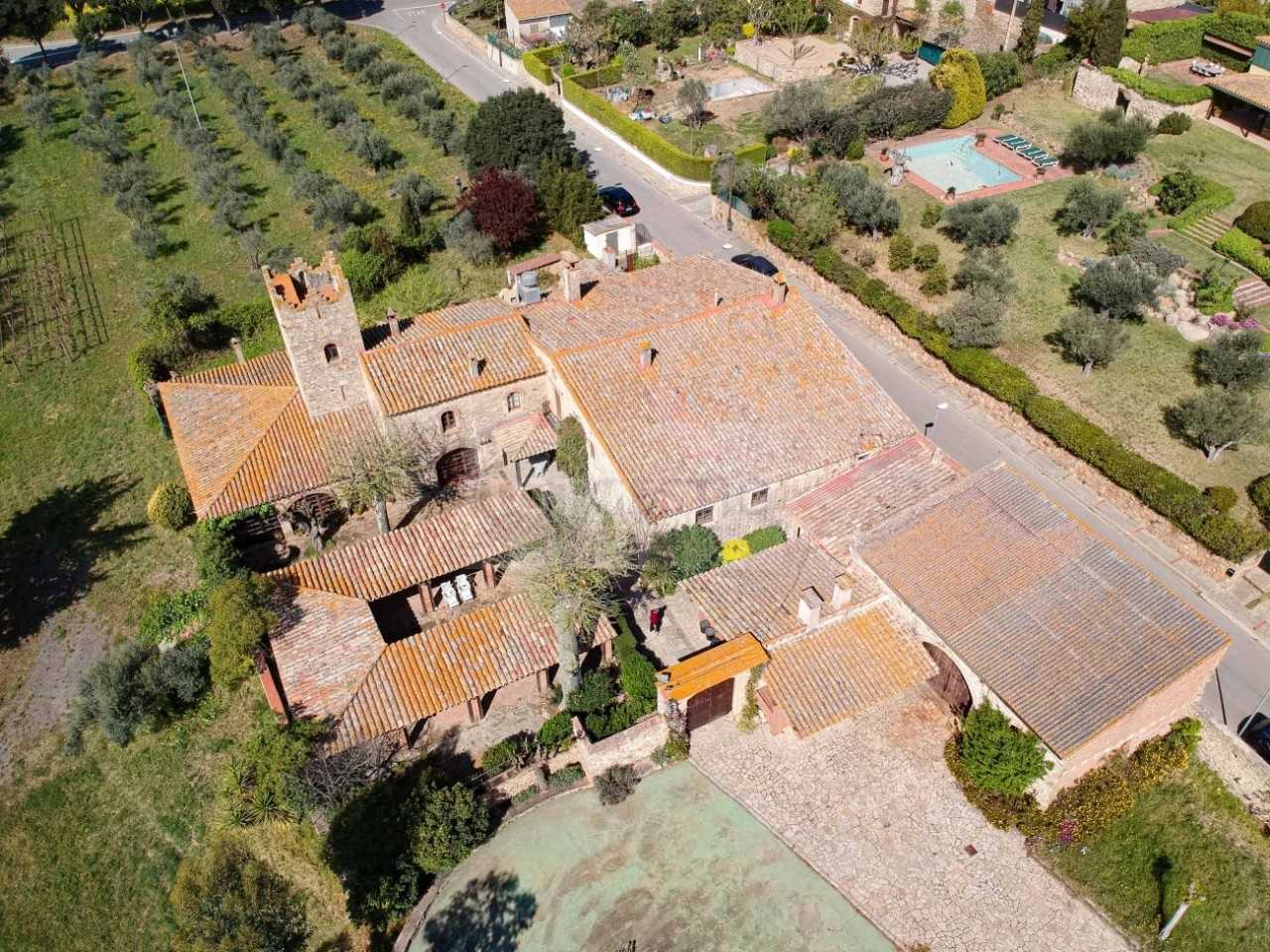 Billeder Stor befæstet bondegård fra det 14. århundrede i hjertet af Costa Brava