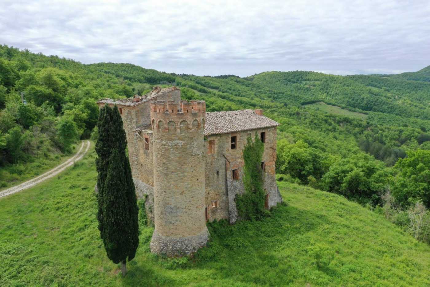 Photos Castello Di Bisciano - Solitary castle for sale in Umbria