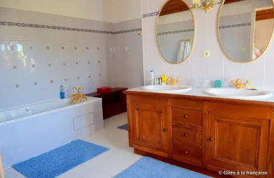 Manor House for sale Cuq-Toulza, Occitania:  Bathroom