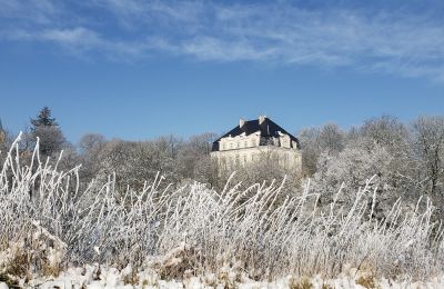 Character Properties, Splendid castle in the picturesque Kłodzko Valley