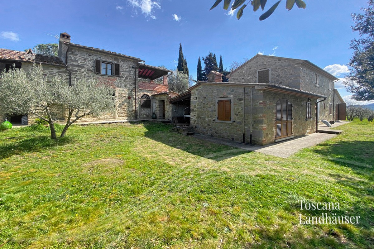 Farmhouse in Castiglion Fiorentino with panoramic view and olive grove