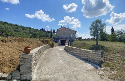 Country House for sale Cortona, Tuscany:  RIF 3085 Zufahrt Garage