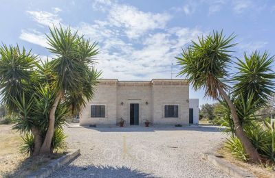 Character Properties, Renovated period villa of the 1920s on the outskirts of Oria
