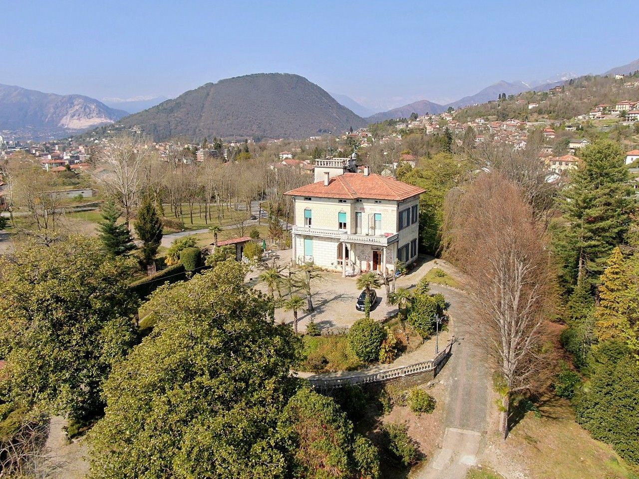 Photos Lake Maggiore Period Mansion in Verbania with Lakeview