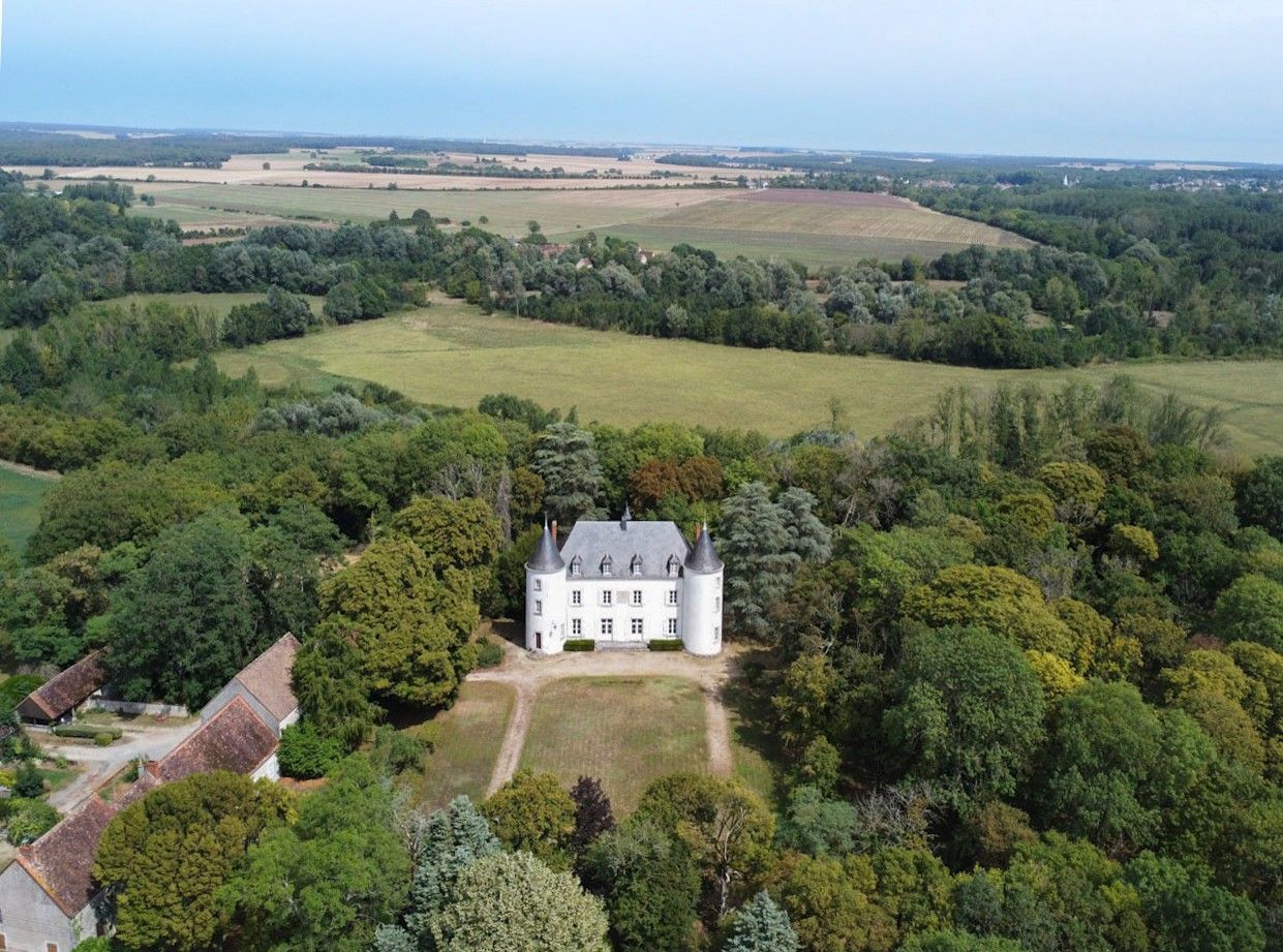 Photos Elegant castle near Châteauroux, Centre-Loire Valley