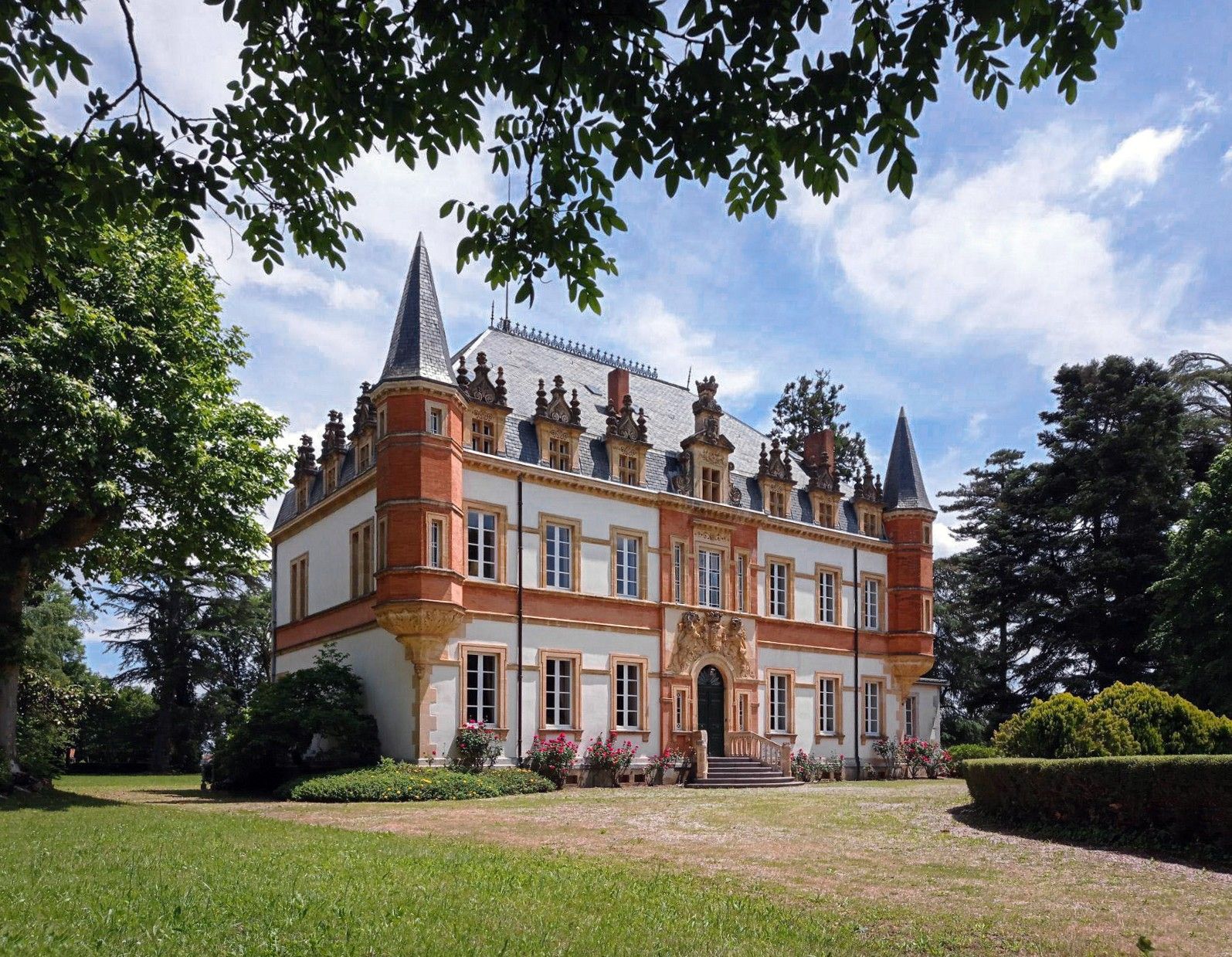 Photos Magnificent castle in the south of France, Haute-Garonne region