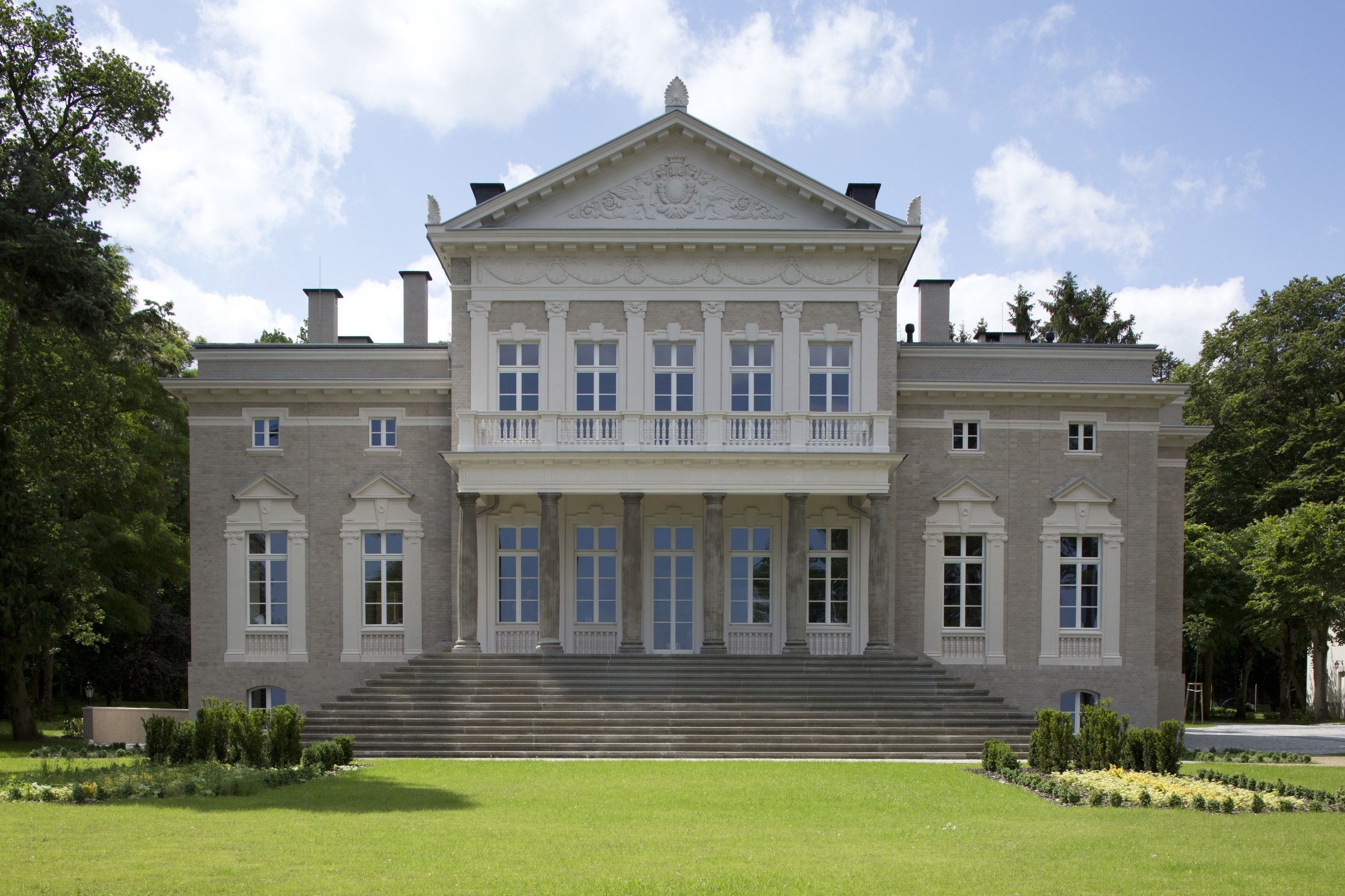 Photos Luxury palace with private beach close to Berlin