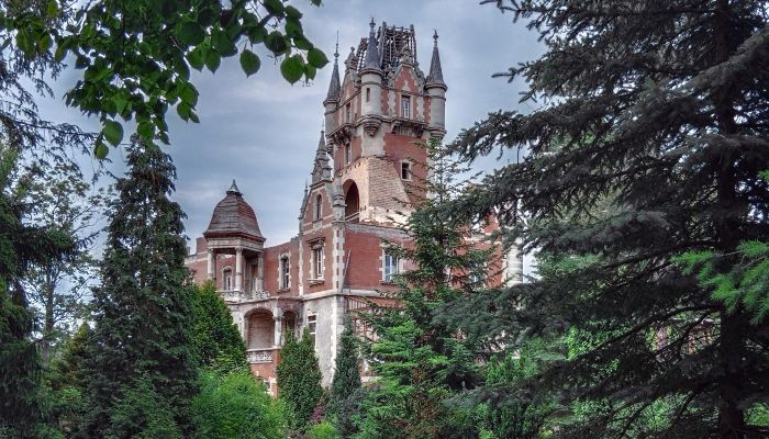 In the Spotlight: Bobrów Castle in Hirschberg Valley