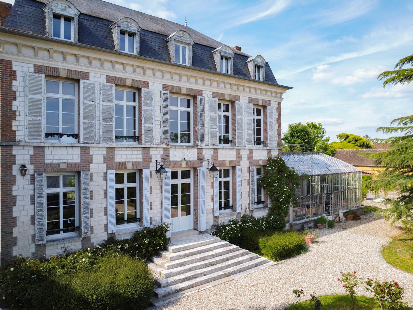 Photos Stately villa on the Seine - 100 km east of Paris