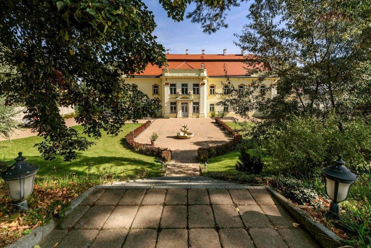 Photos Art Nouveau mansion with park in Western Slovakia