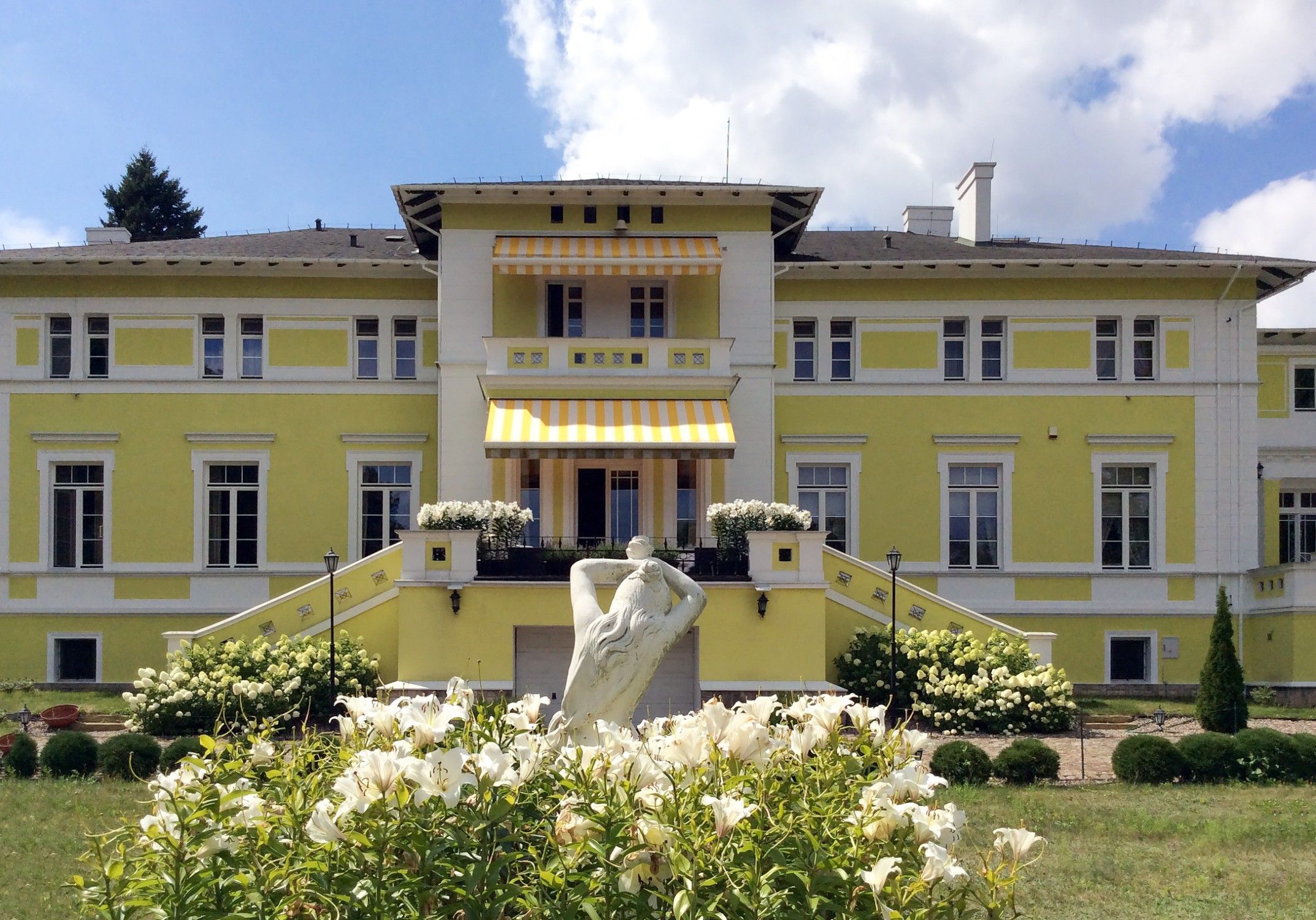 Photos Country Palace at the lake in Masuria near Olsztyn