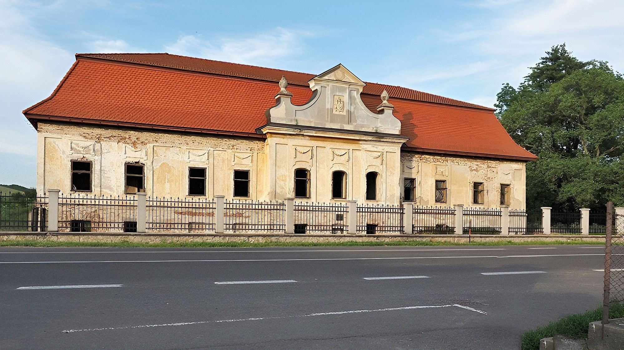 Photos investment project in central Slovakia: Classical baroque castle with park