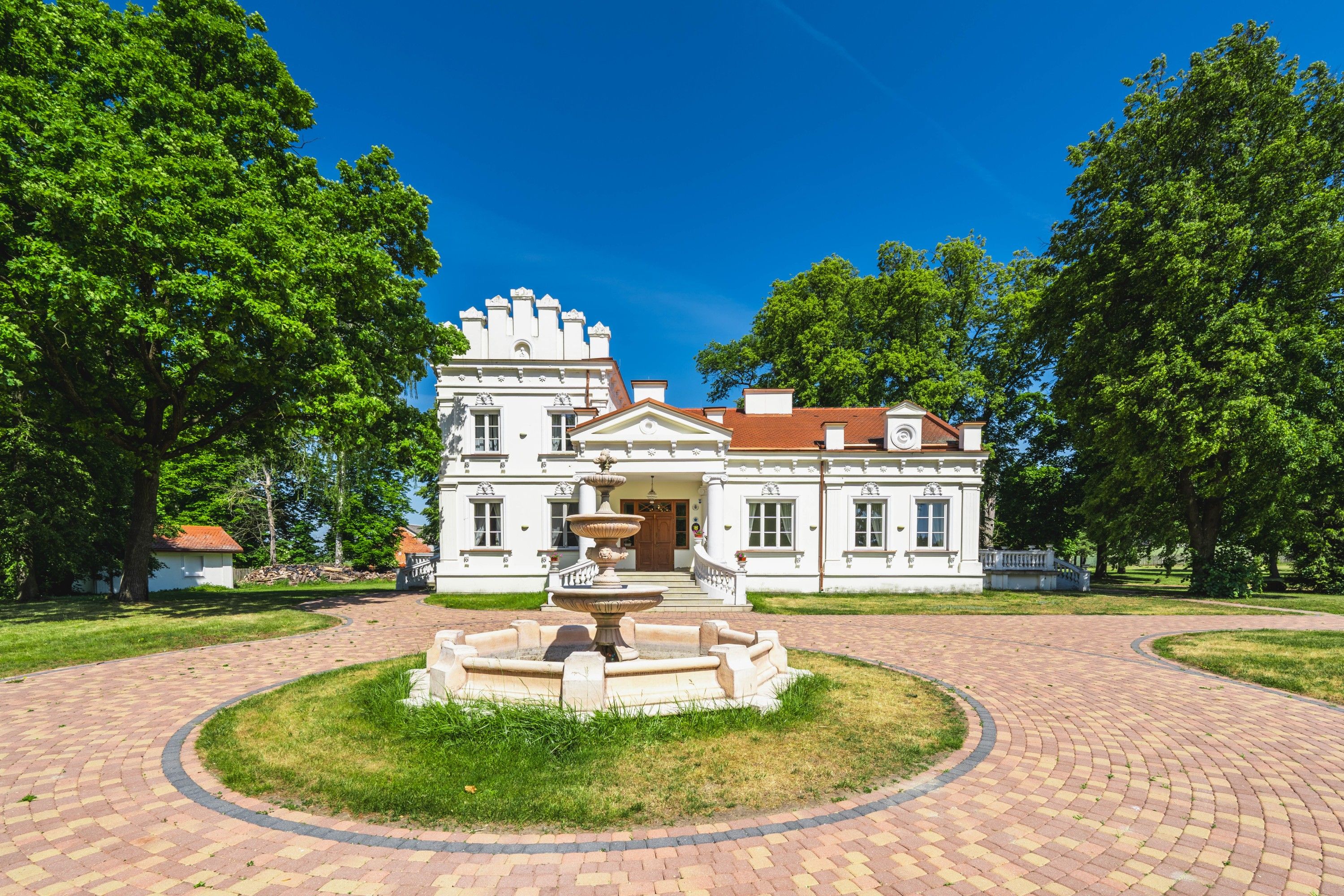 Photos Palace with park near Warsaw