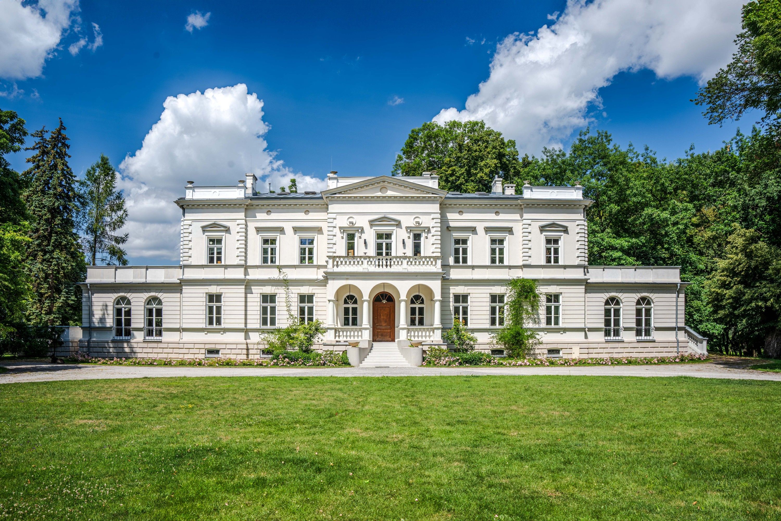 Photos Luxury palace with park near Warsaw