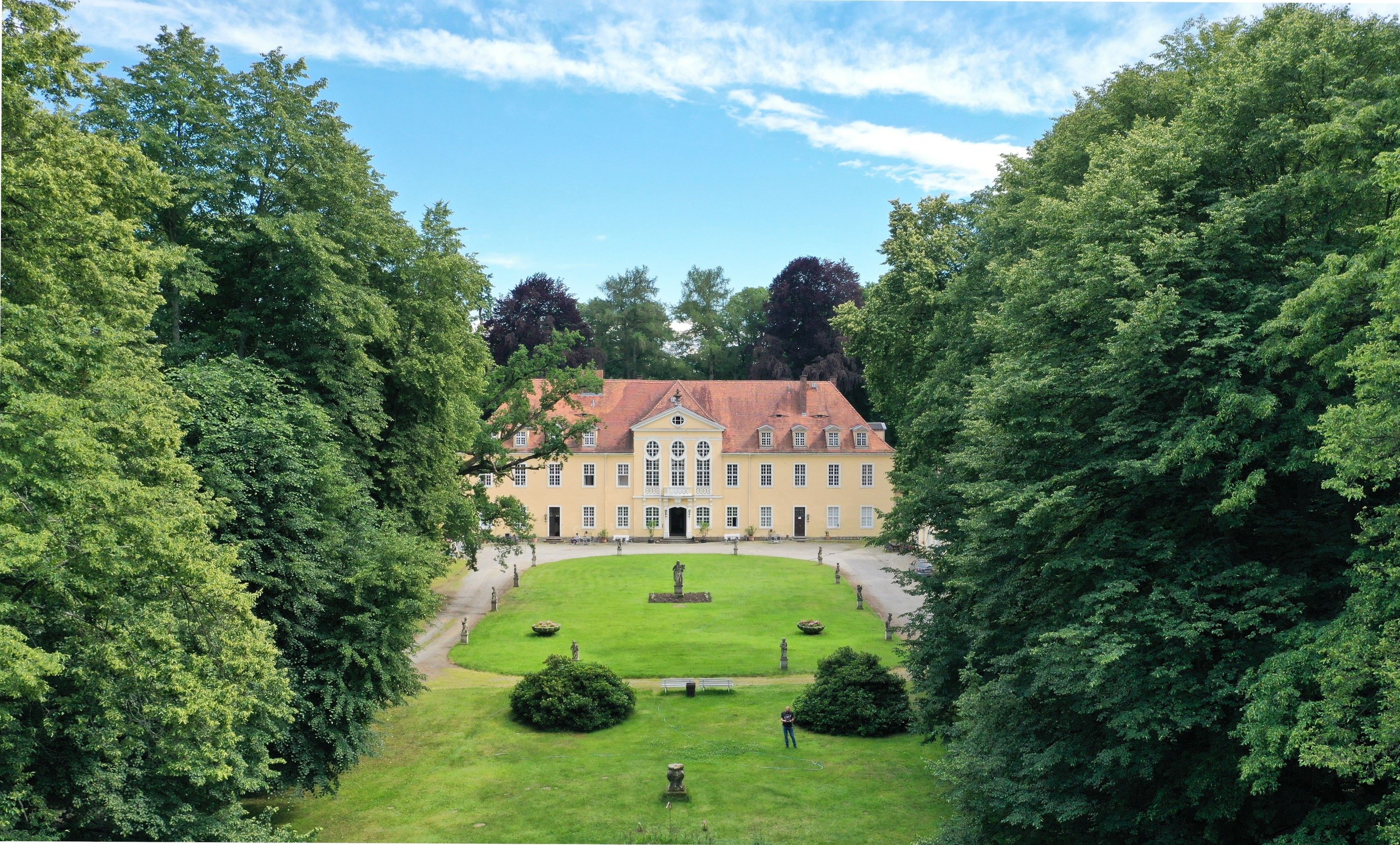 Photos Magnificent baroque palace with historic ballroom near Dresden