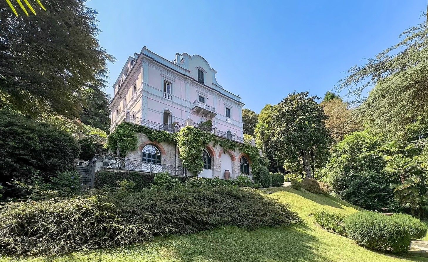 Billeder Lejlighed i Villa Amalia i Stresa - Søudsigt og privat strand