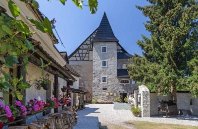 Medieval Castle for sale Karlovarský kraj, Courtyard