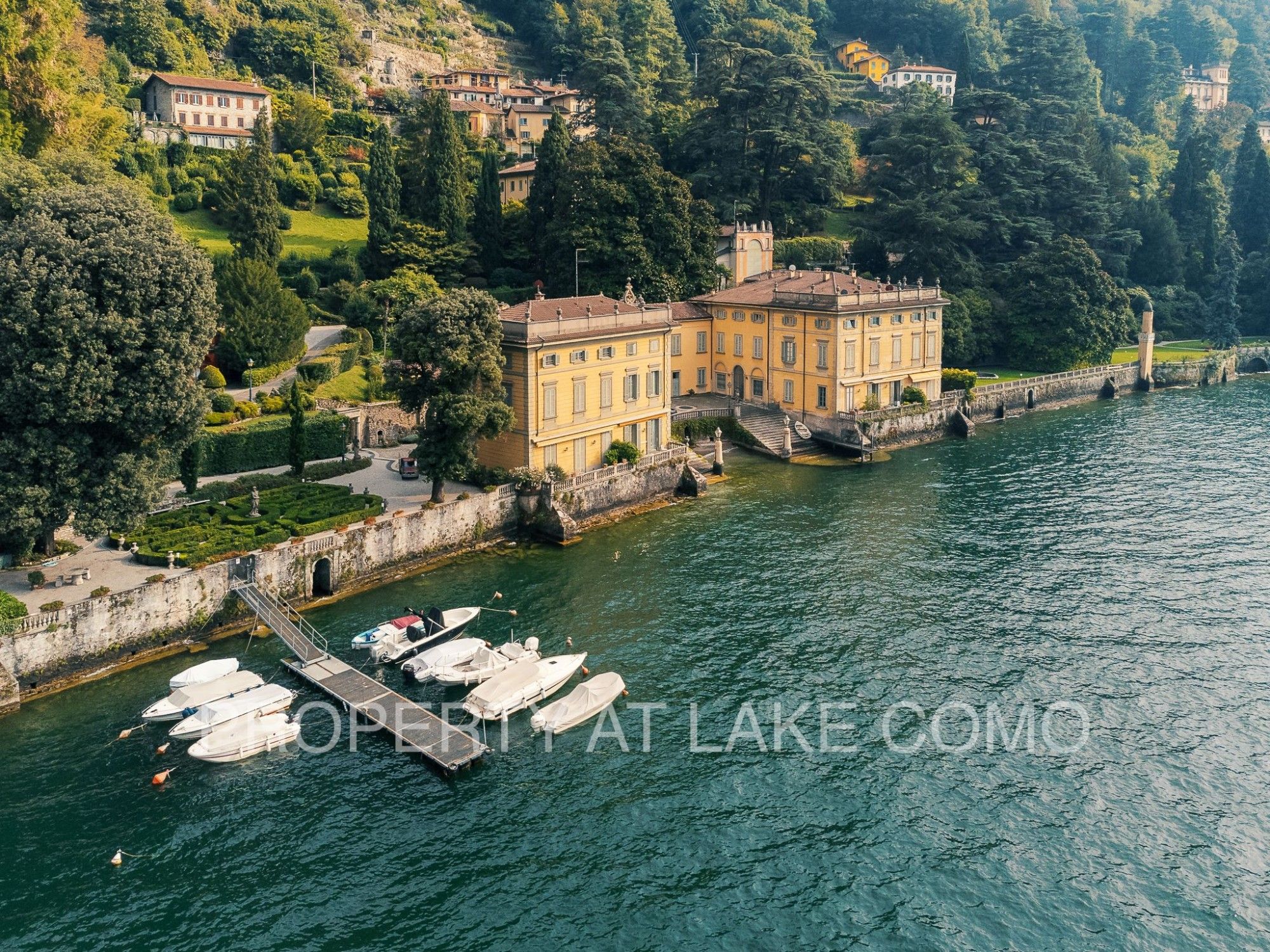 Photos Luxury Waterfront Apartment in Villa Taverna, Torno