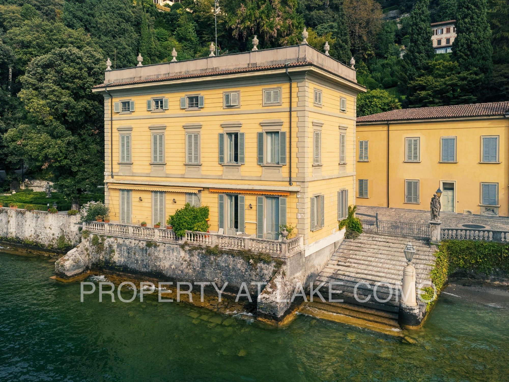 Photos Luxury Waterfront Apartment in Villa Taverna, Torno