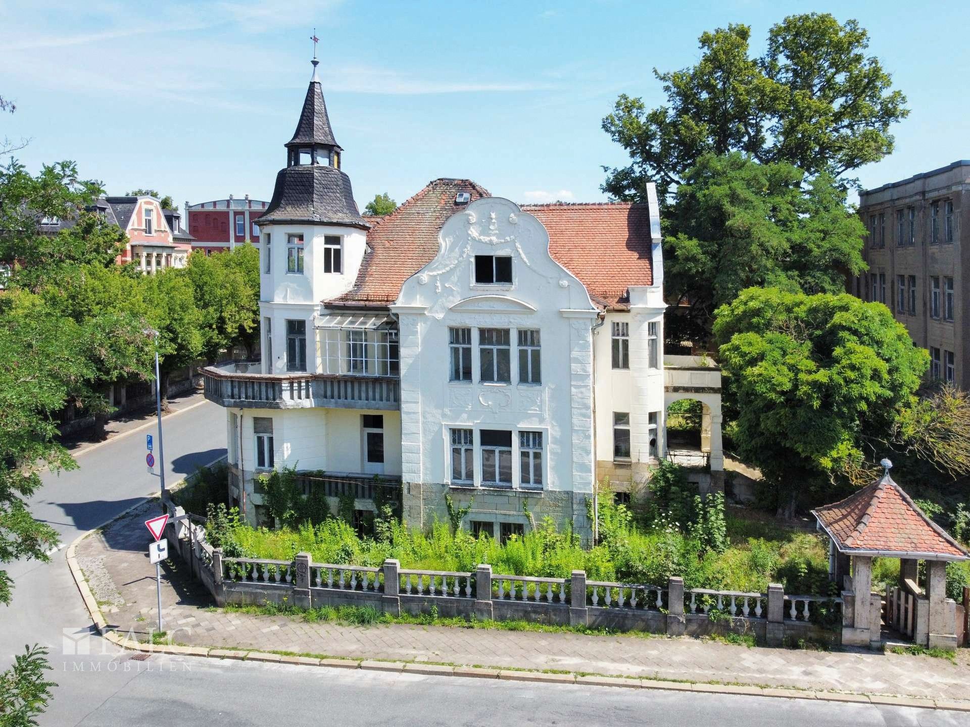 Photos Old mansion in Apolda for renovation