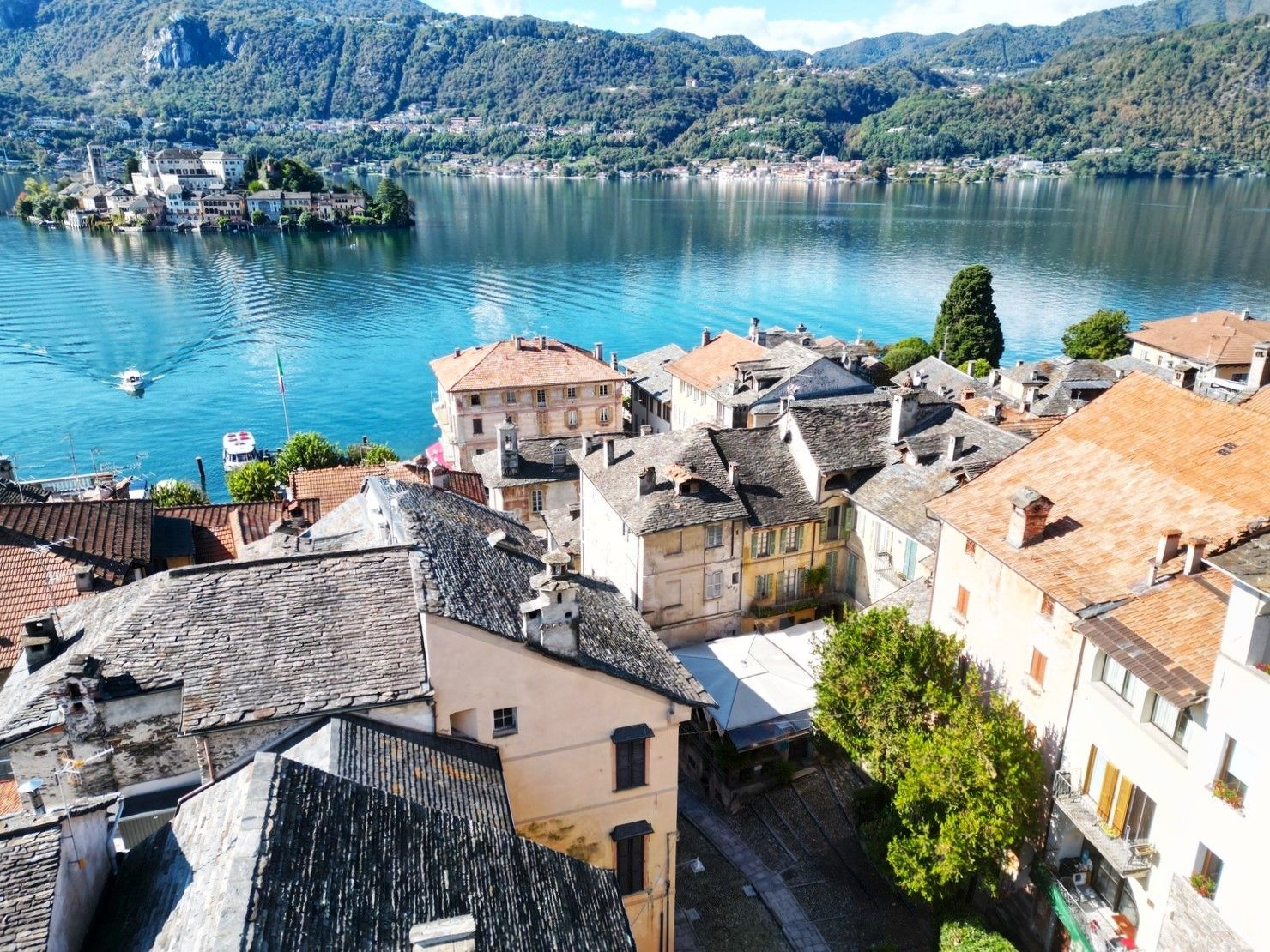 Photos Early medieval manor on Lake Orta