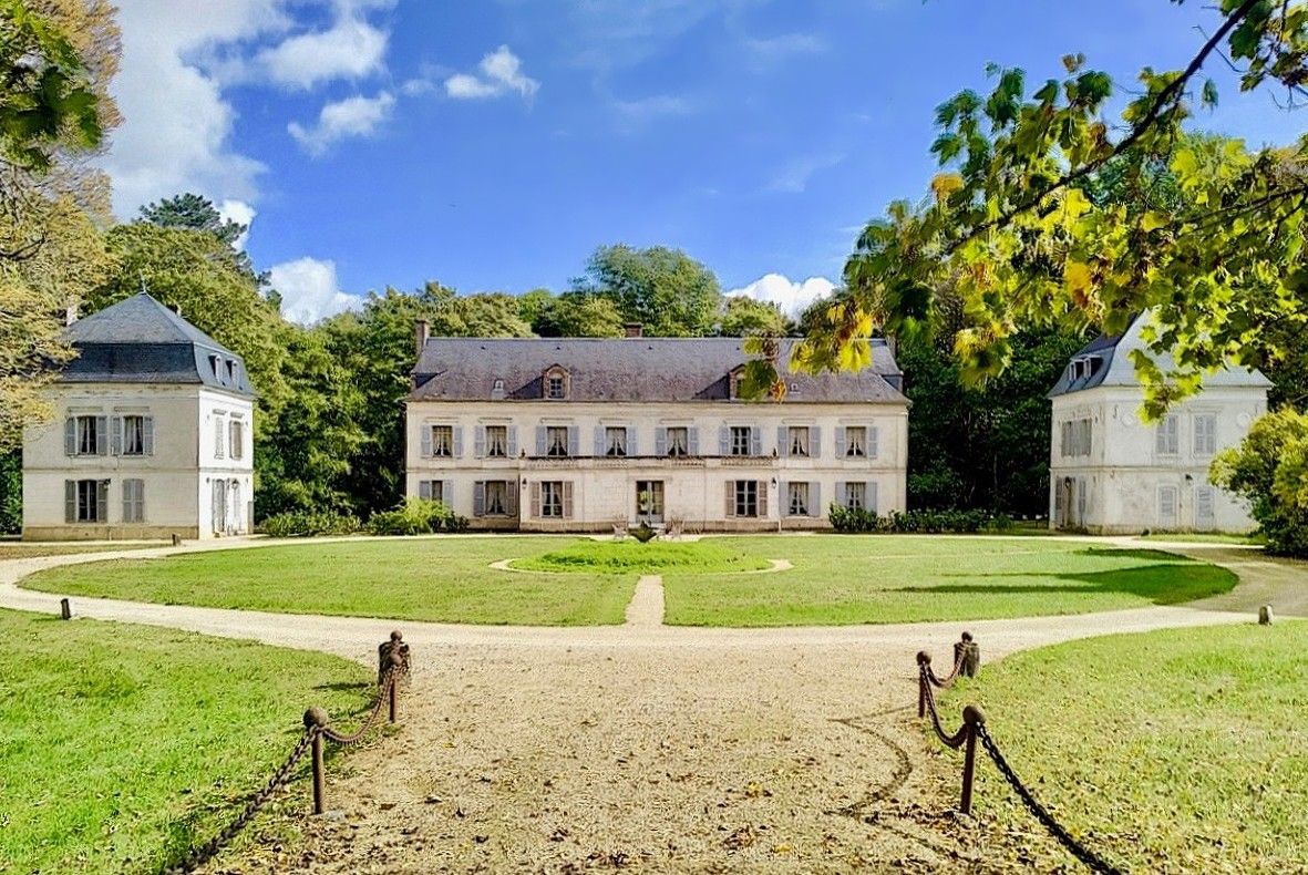 Photos Superb château in Yonne region, 150 km south of Paris