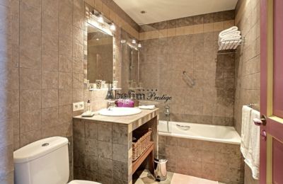 Manor House for sale Occitania, Bathroom