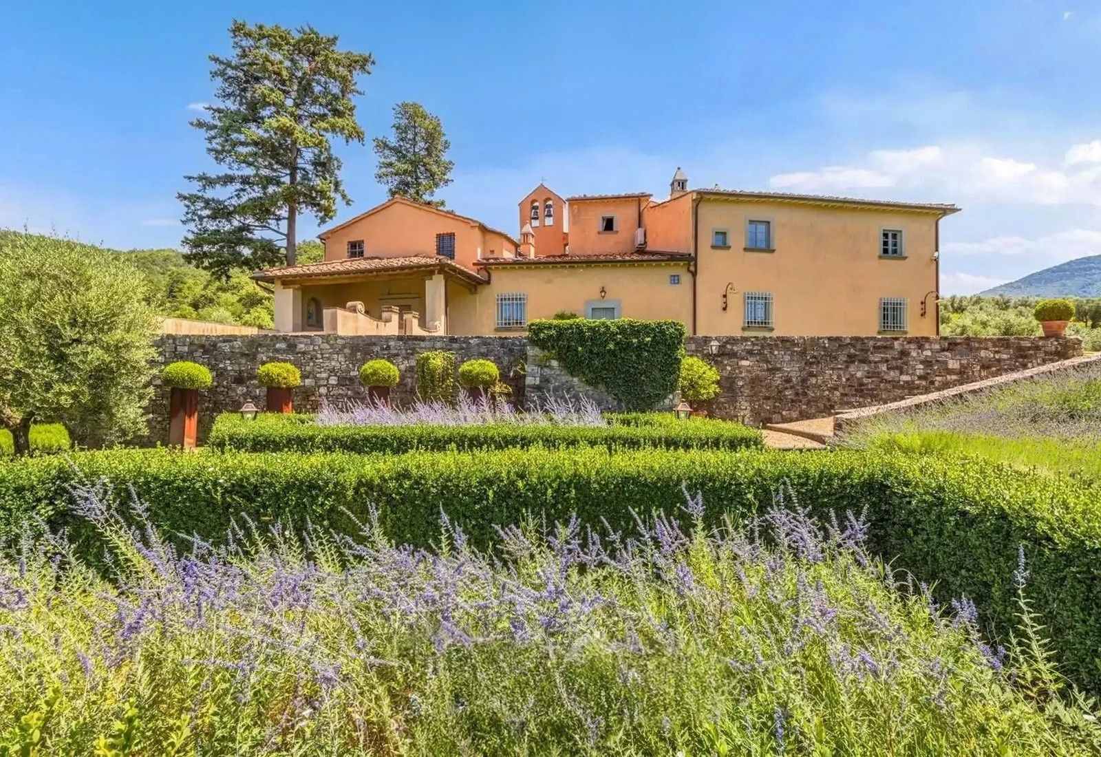 Photos Exclusive Renaissance-era property on the hills of Florence