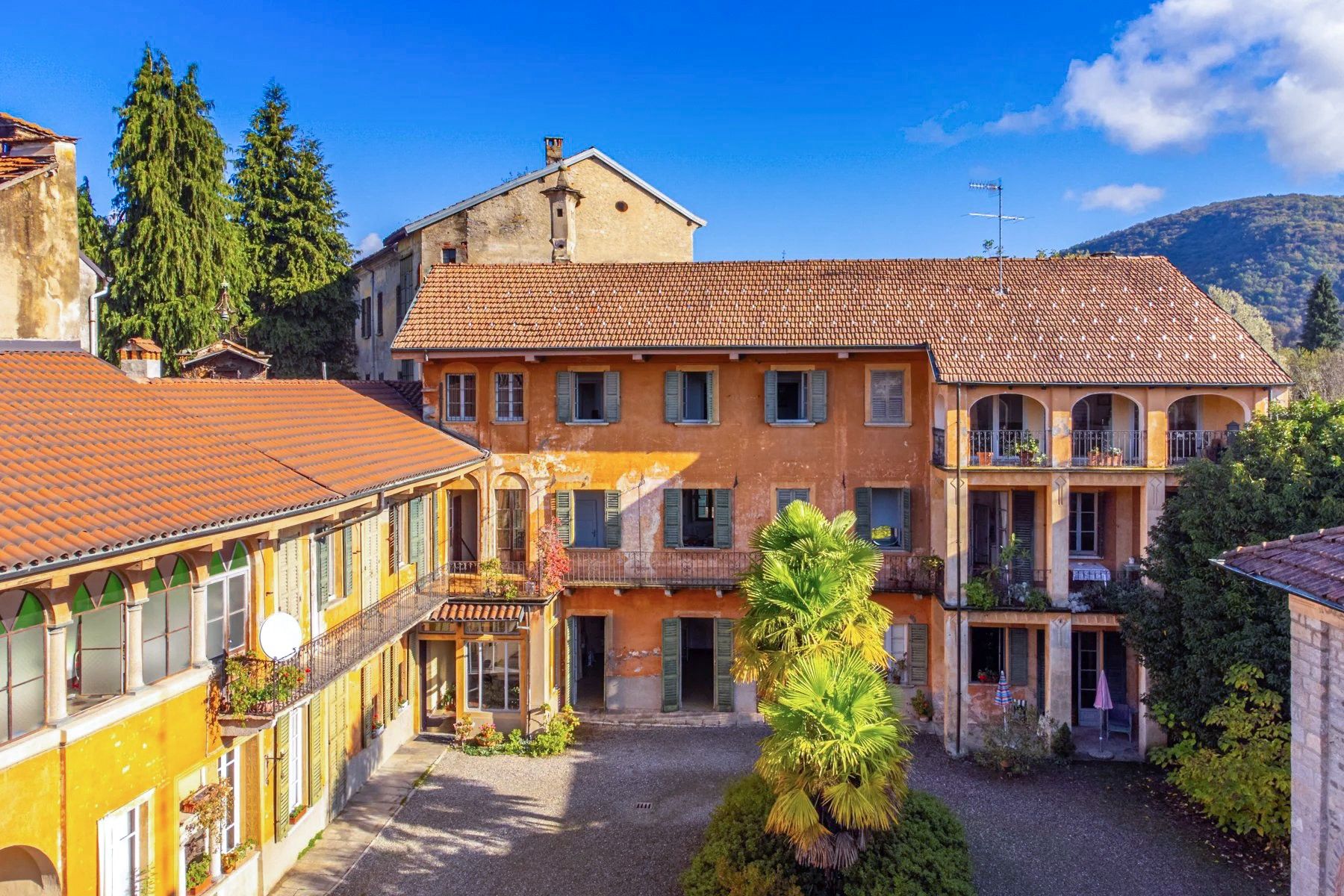 Photos Historic building in Miasino on Lake Orta