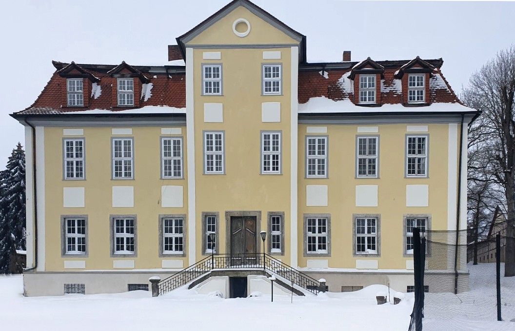 Photos Baroque castle Neunheilingen in Thuringia