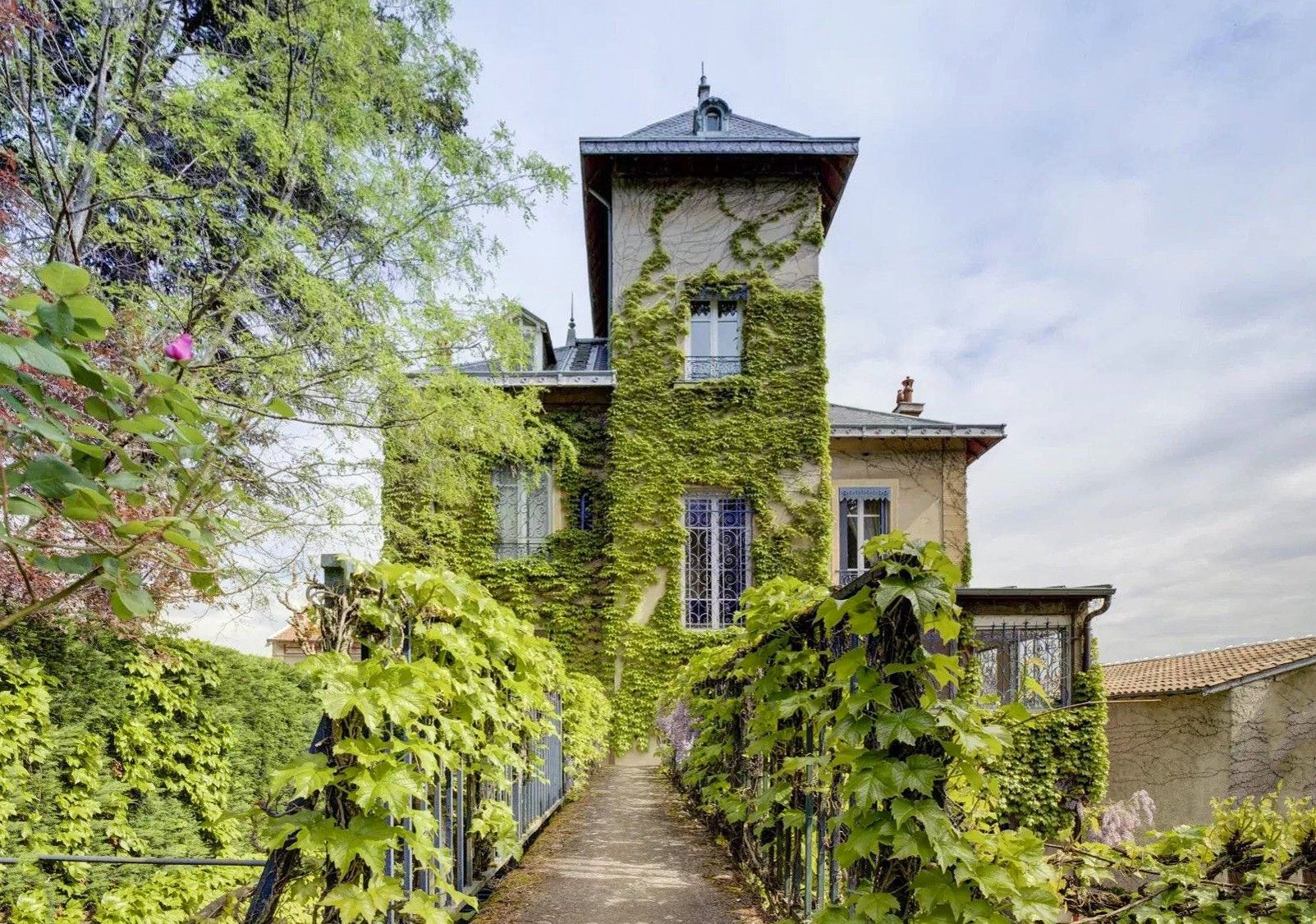 Photos Period mansion near Lyon