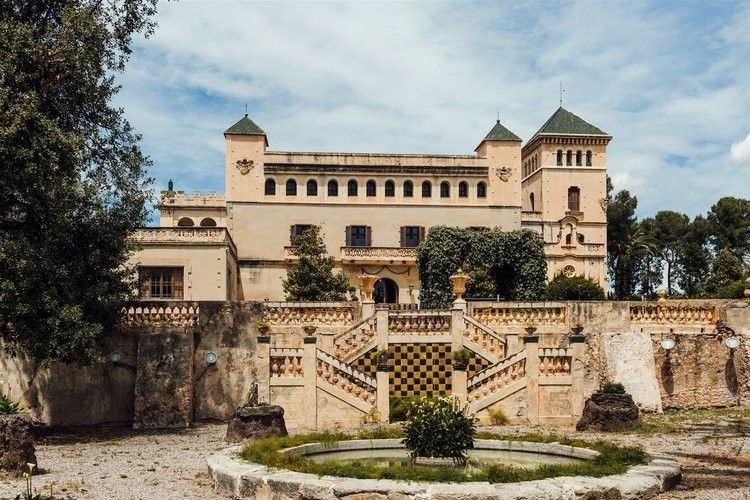 Photos Historic Estate with Palace and Wine Production South of Barcelona