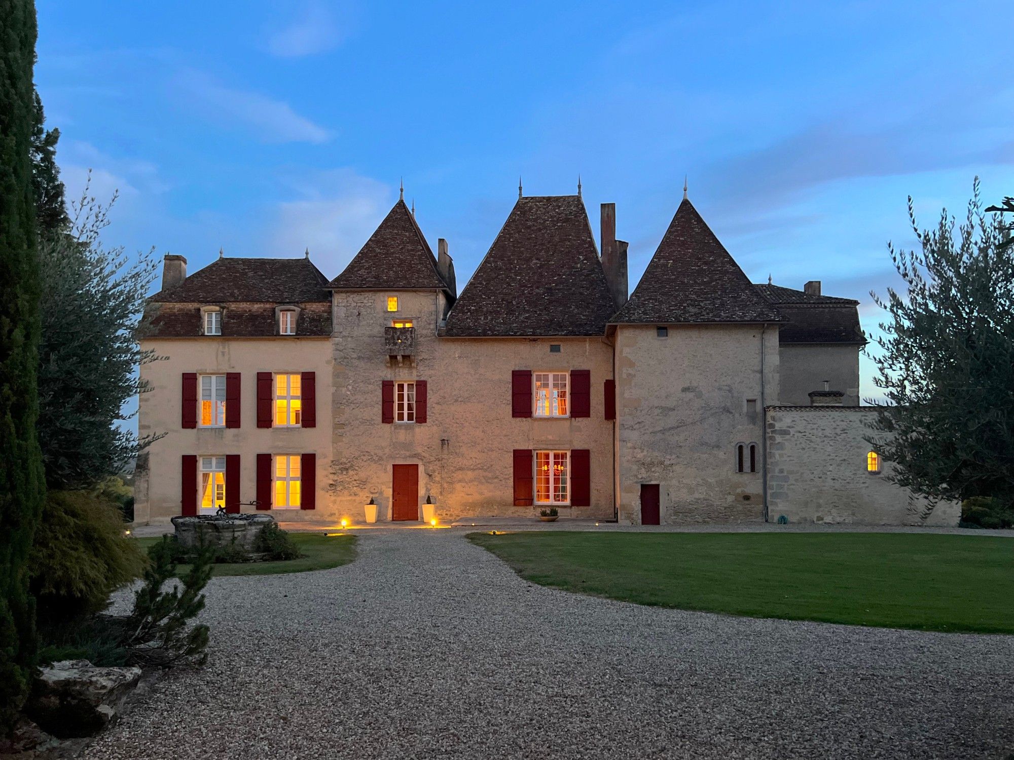 Photos Magnificent chateau in Gironde with a wooded park of more than 9 hectares and a breathtaking view of the landscape