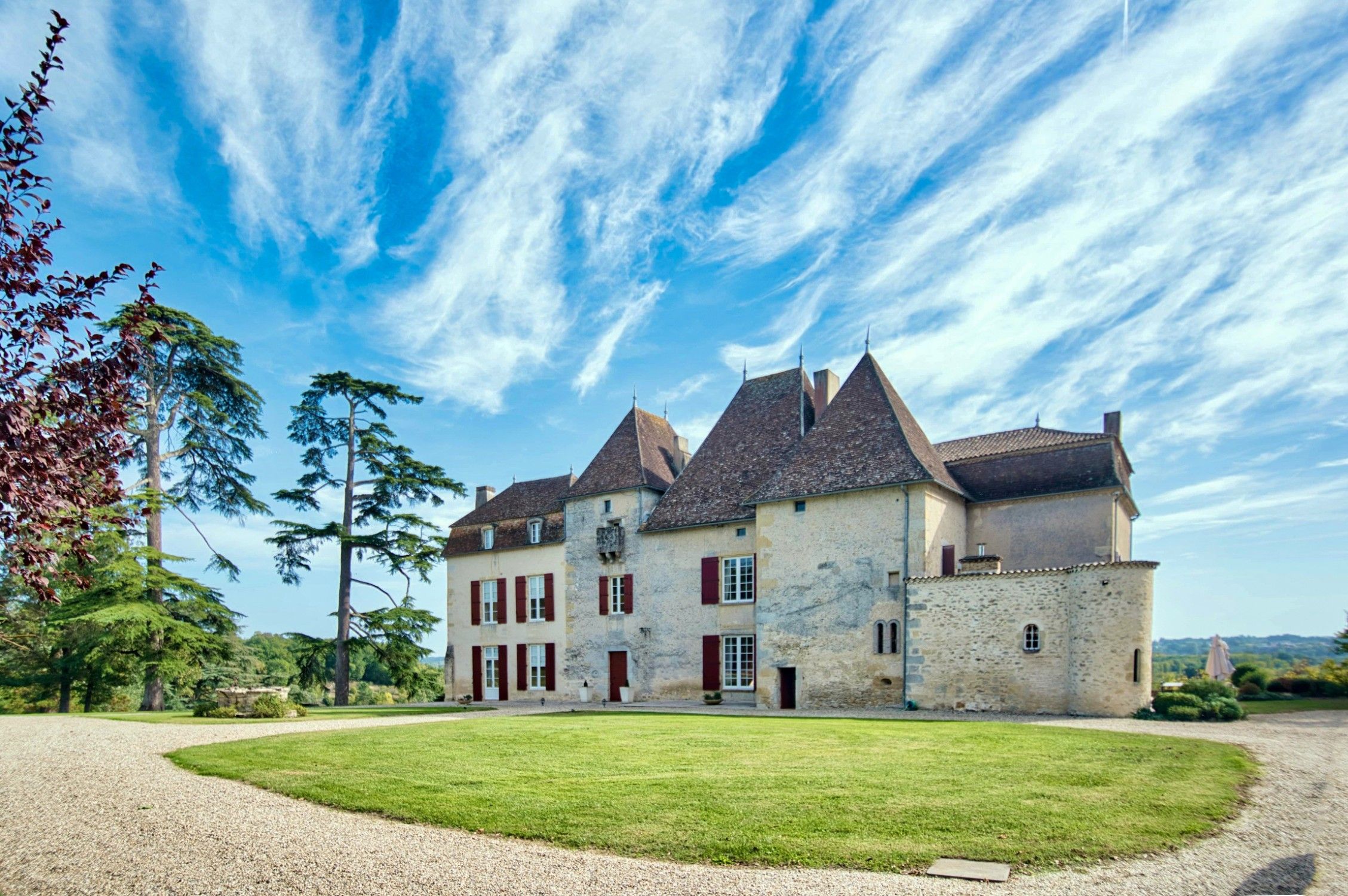 Photos Magnificent chateau in Gironde with a wooded park of more than 9 hectares and a breathtaking view of the landscape