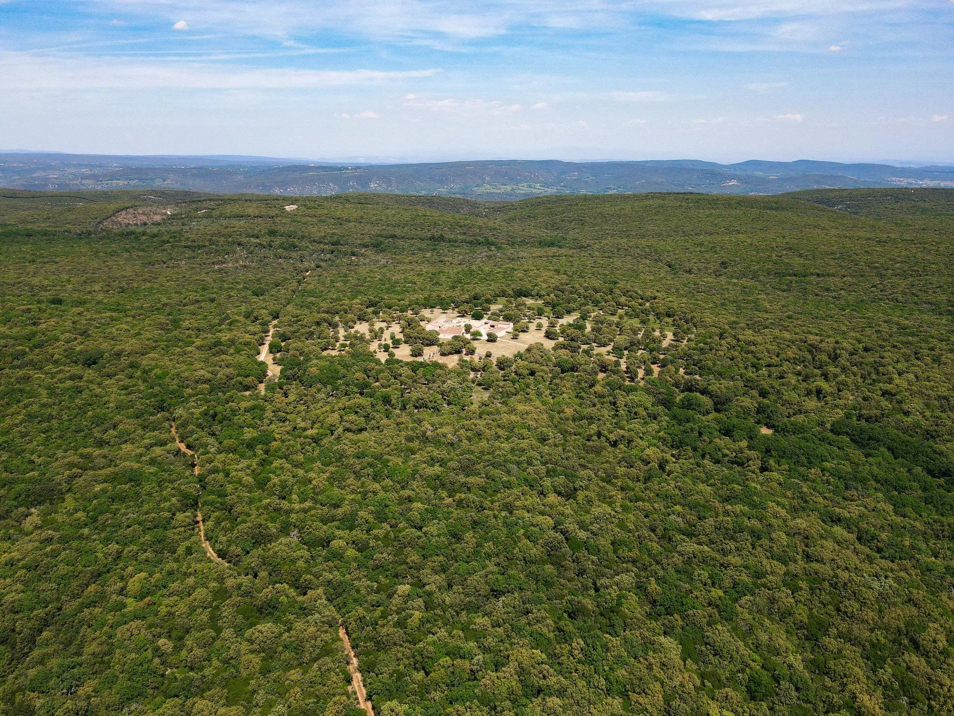 Photos Private estate in Provence on 35200 acres