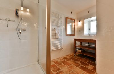 Historic property for sale Occitania, Bathroom