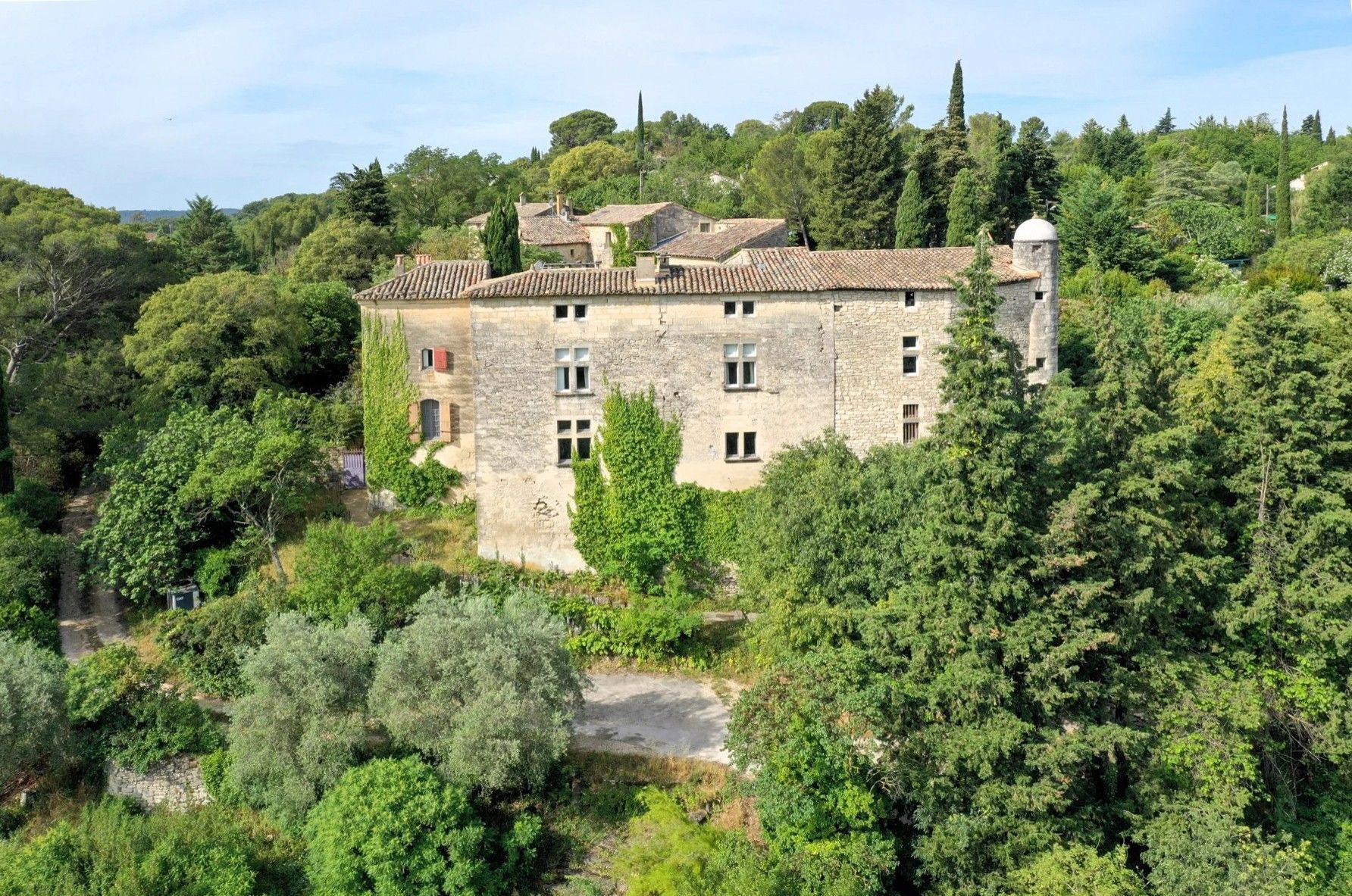 Photos Restored castle in Uzès - High-quality living spaces and spa