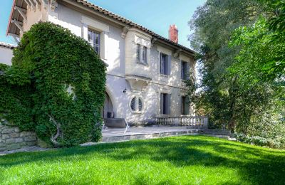 Character Properties, Period mansion with garden in Uzes