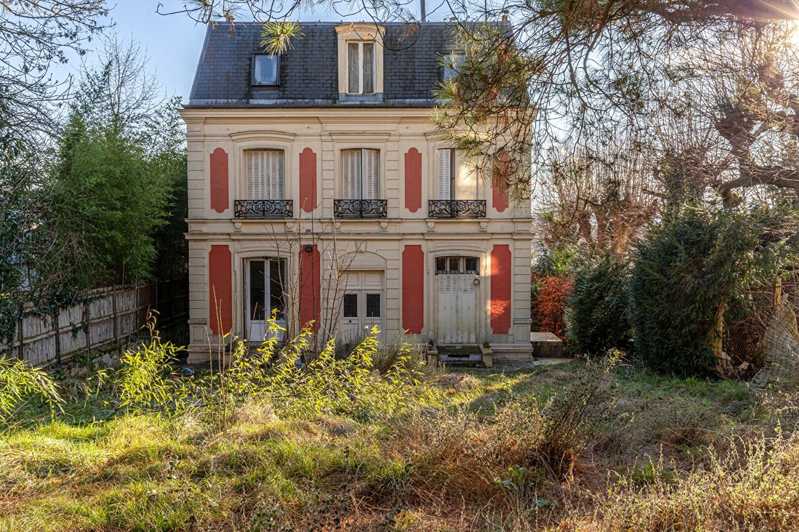 Photos Pretty historic home in the Parisian suburb of Sèvres