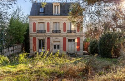 Character Properties, Pretty historic home in the Parisian suburb of Sèvres