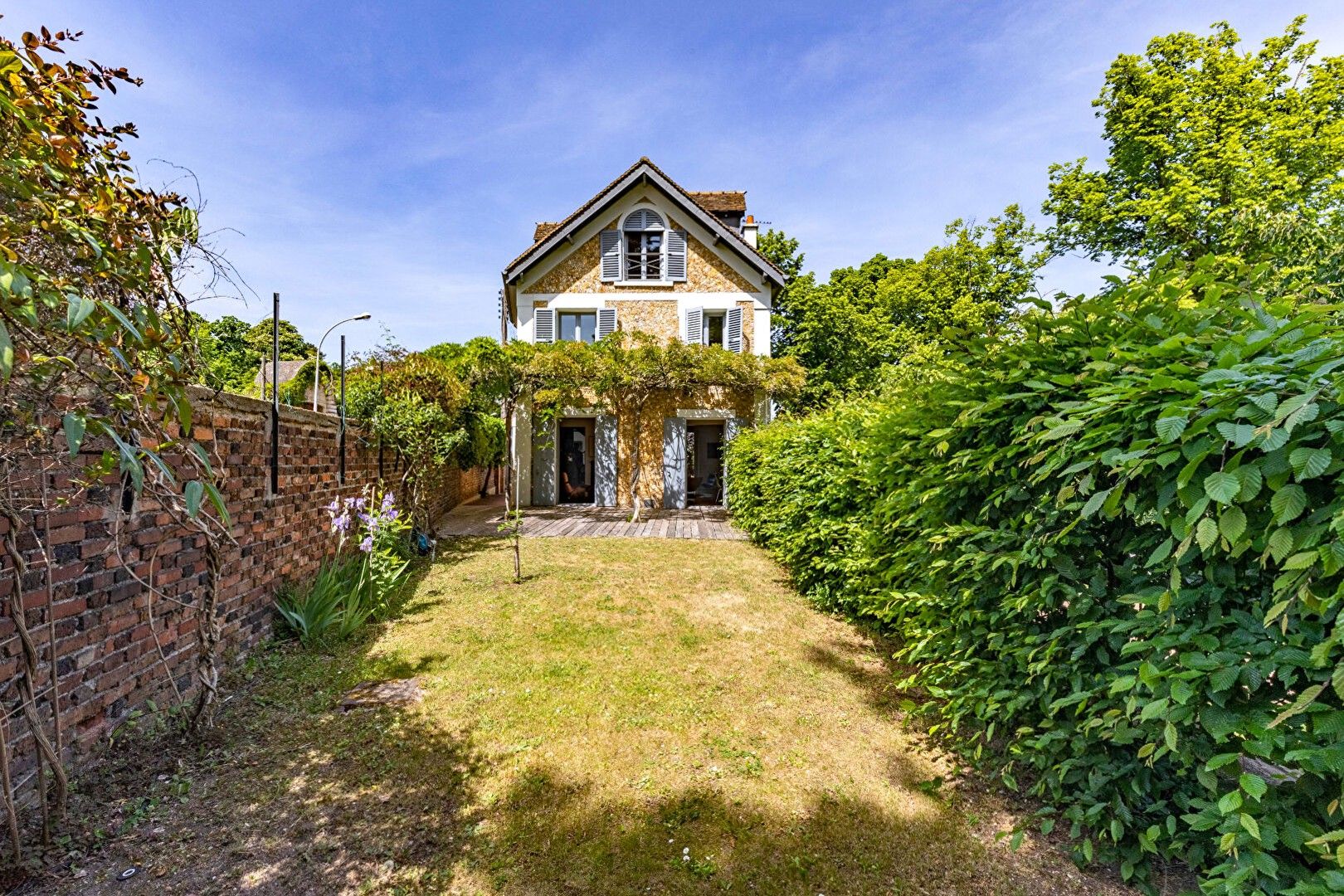 Photos Historic home with a view of Paris