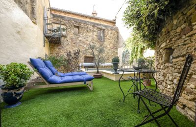 Historic property for sale Uzès, Occitania, Courtyard