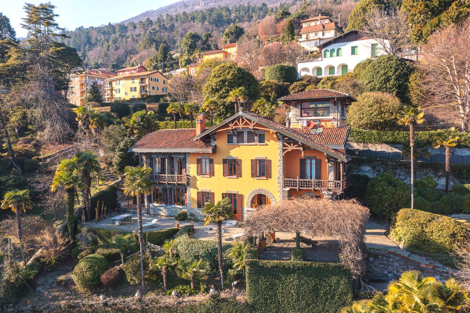 Photos Historic Lake Maggiore villa in Ghiffa with park and lake view