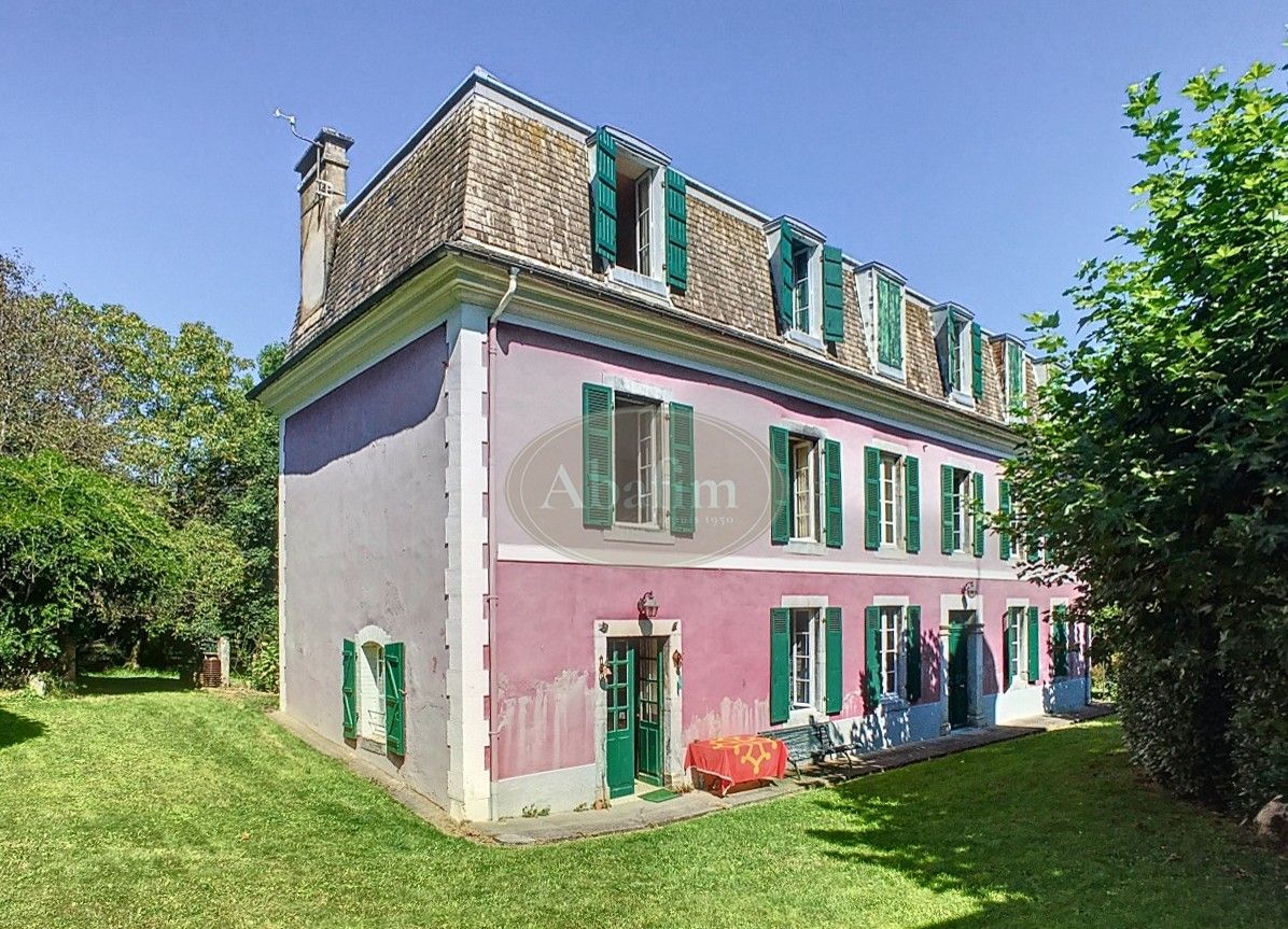 Photos Manor house near Lourdes - potential for bed & breakfast