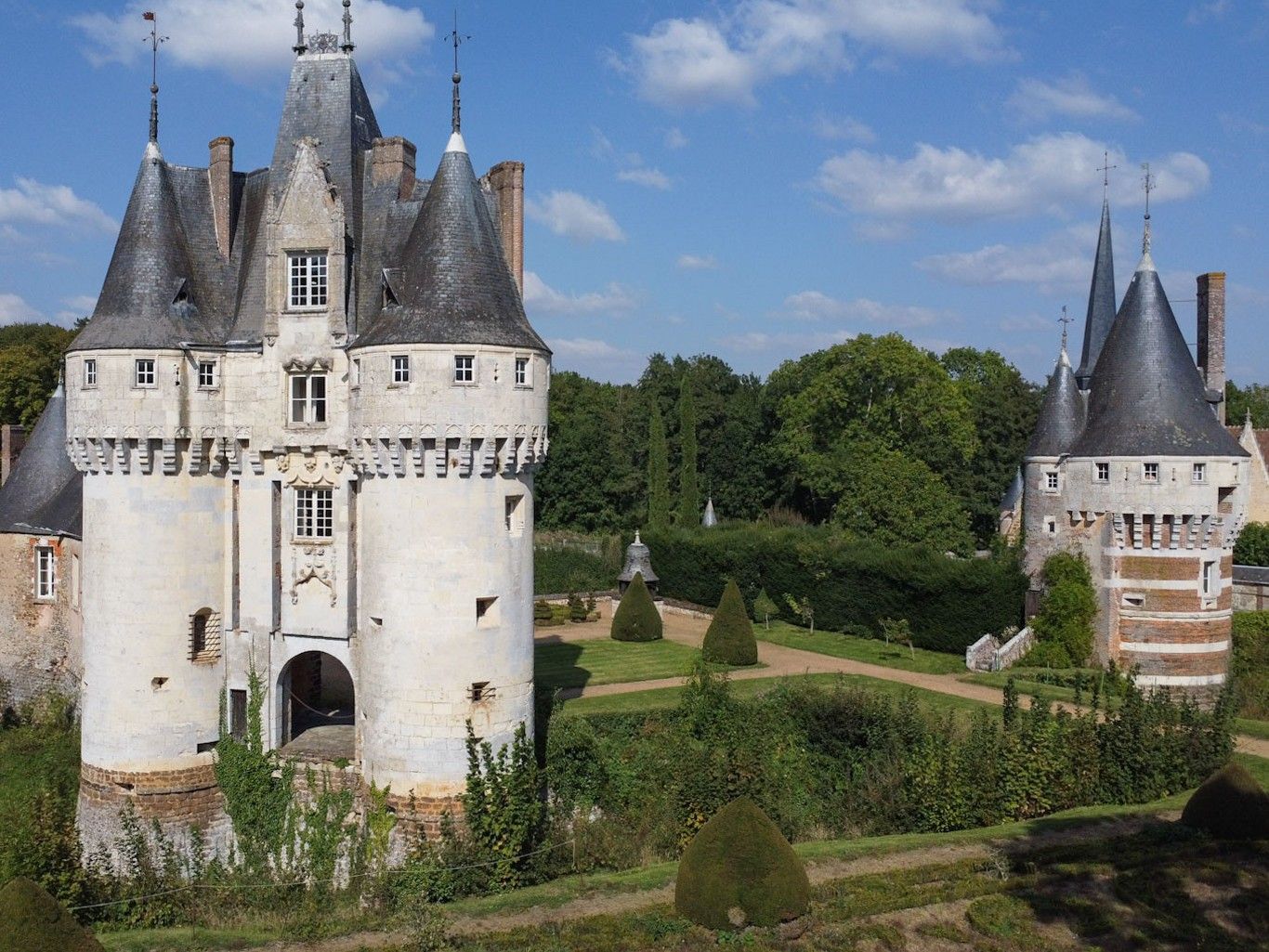 Photos Monumental castle ensemble near Chartres - 101 acres