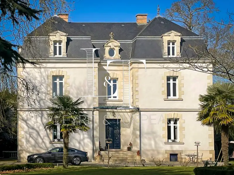 Historic Villa for sale Challans, Pays de la Loire,  France, 4