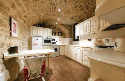 Historic property for sale Vers-Pont-du-Gard, Occitania, Kitchen