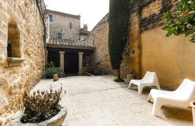 Historic property for sale Vers-Pont-du-Gard, Occitania, Courtyard