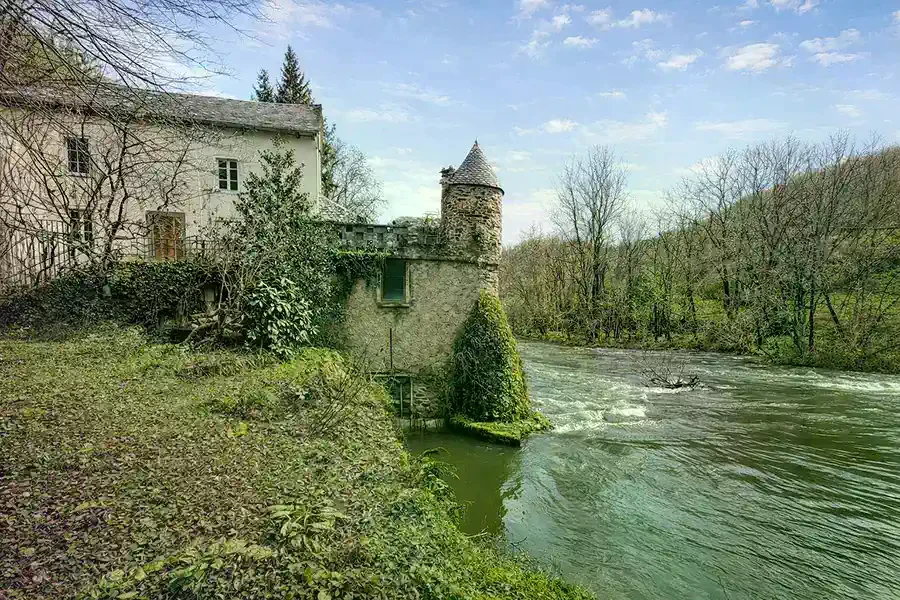 Historic estates, A mill, a waterfall, twenty years